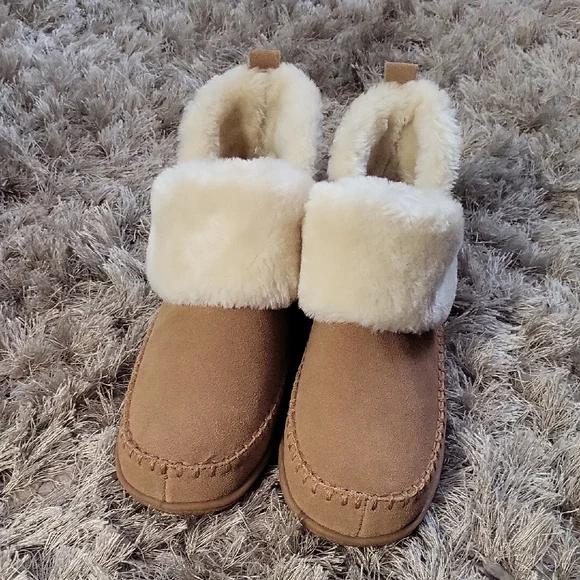 Minnetonka Tan Textured Sole - Picture 2 of 8